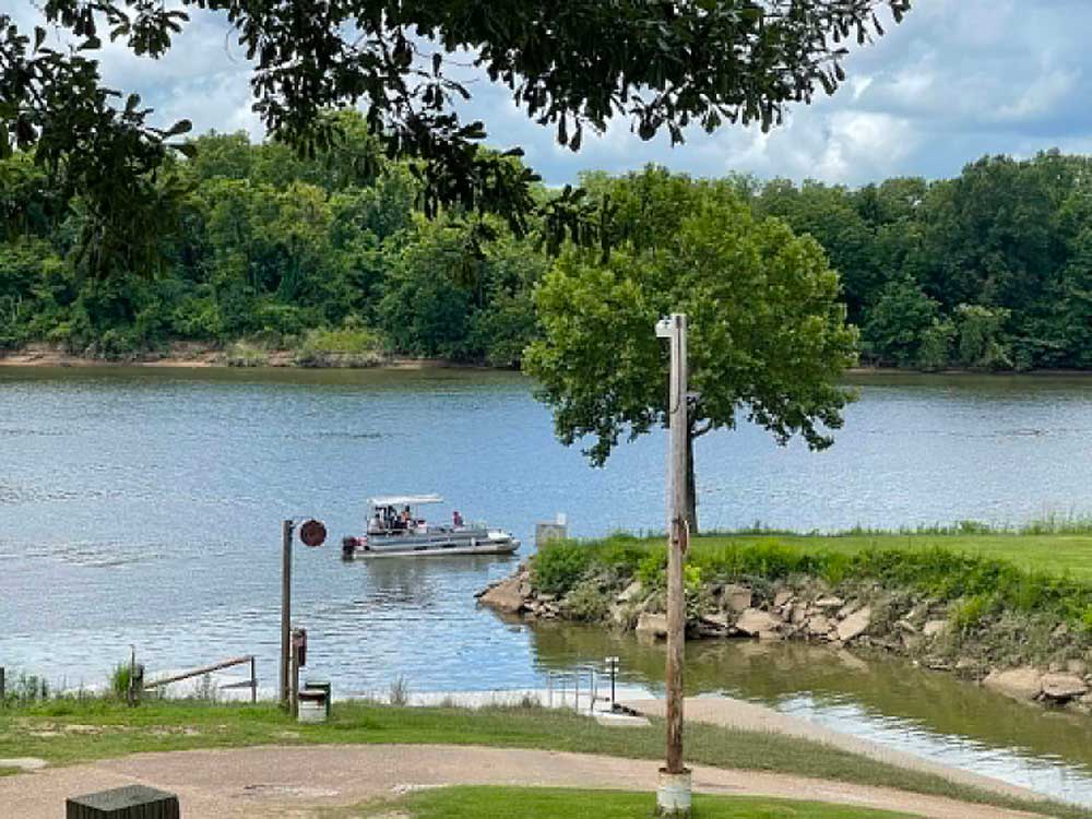 Seafood, Music & River Views